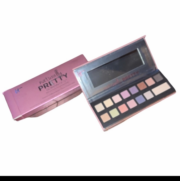 it cosmetics Other - NWT IT COSMETICS naturally pretty romantics
